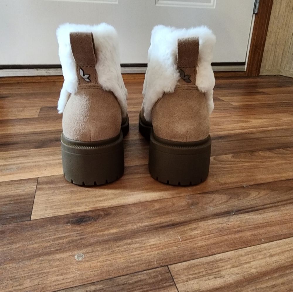 Like New Ugg Koolaburra Berea Fuzz Ankle Boot - image 5